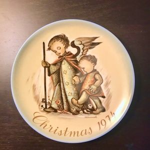 1974 Christmas Hummel Plate